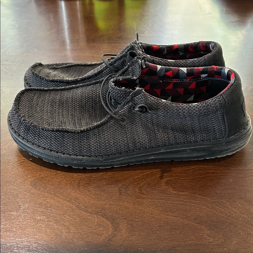 Hey Dude, Wally Sox, Jet Black